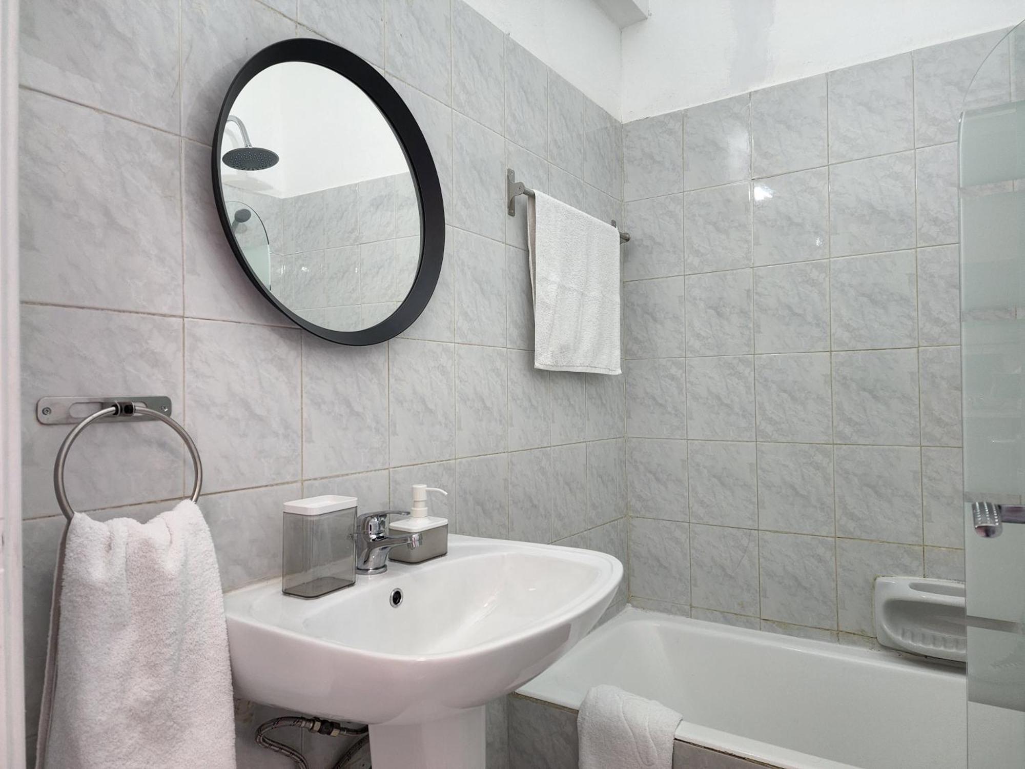 Kay'S City & Seaview One Bedroom Apartment Larnaca Extérieur photo